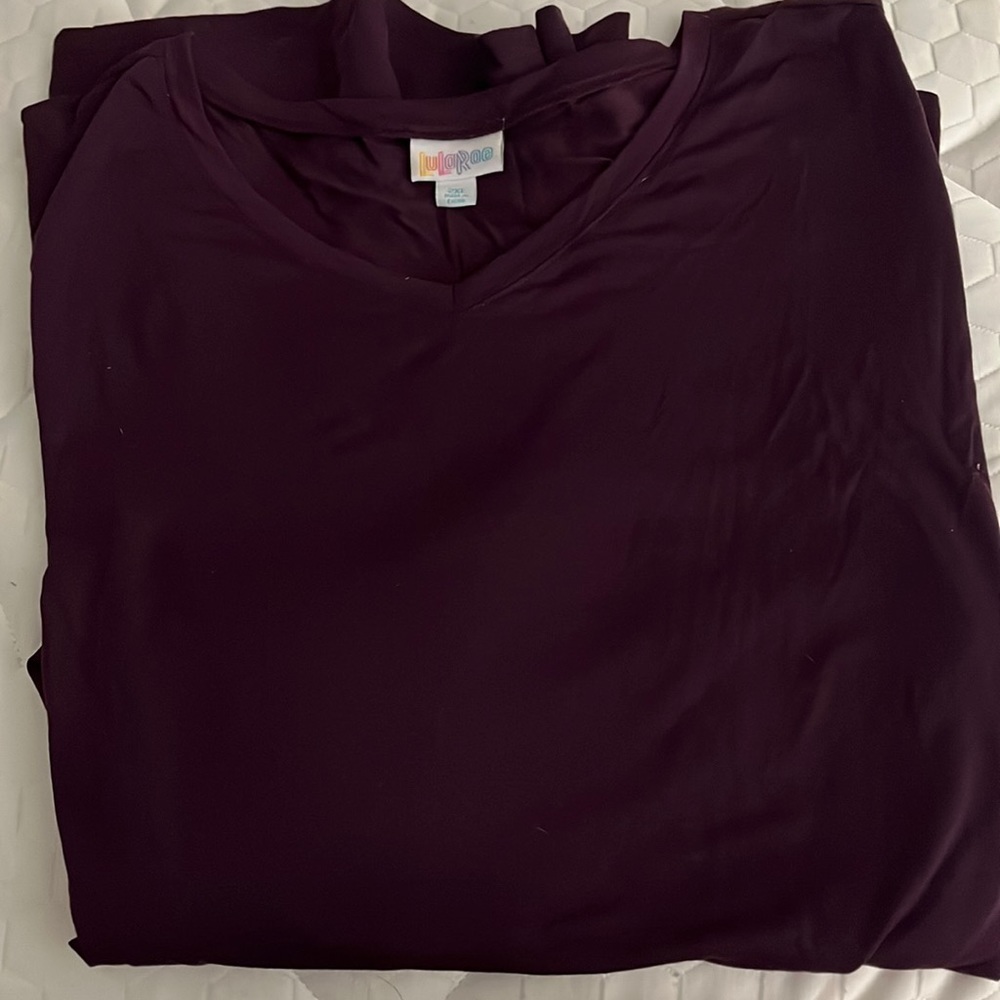 V neck long sleeve shirt Elizabeth Lularoe